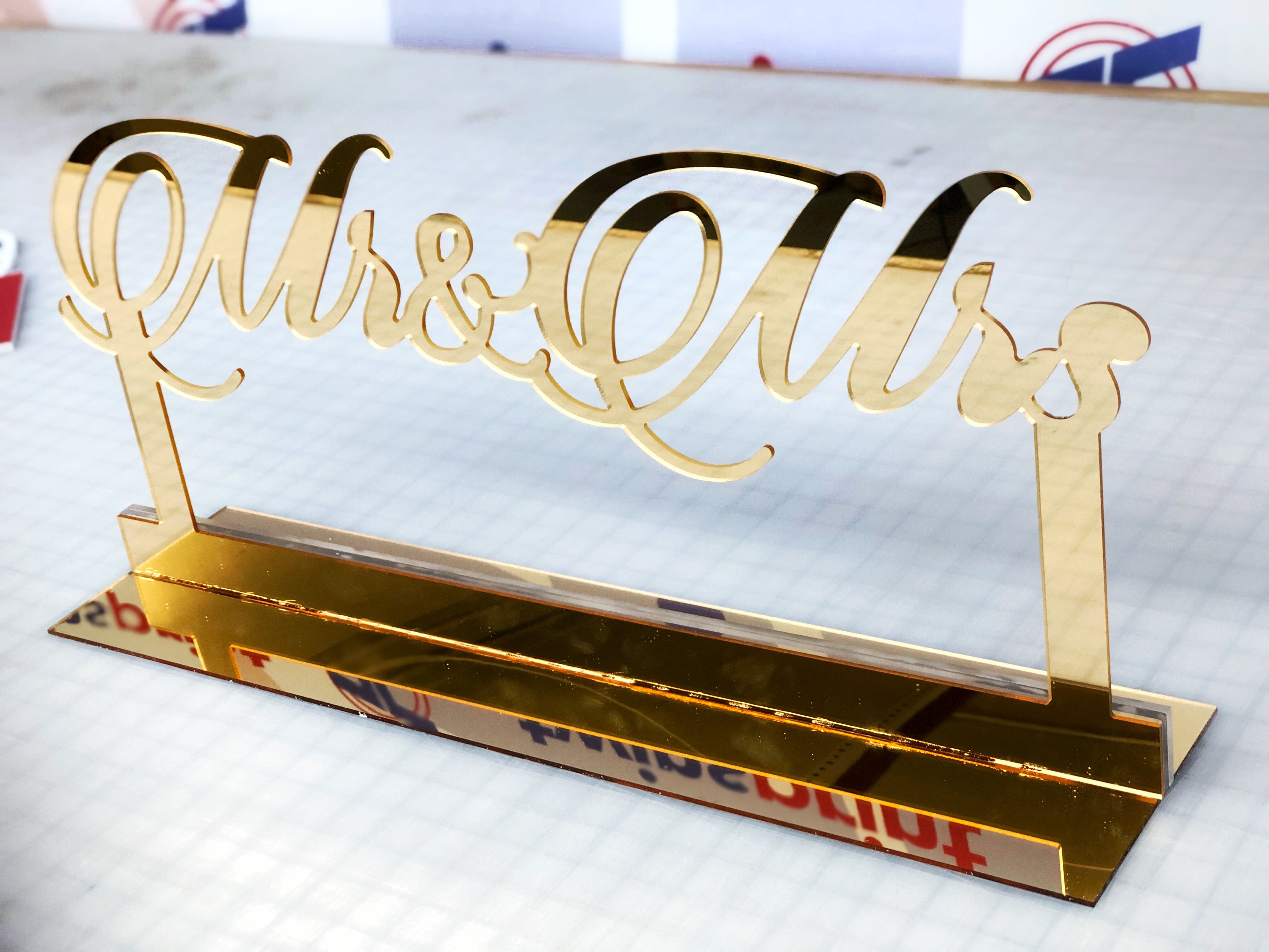 CUSTOM STAND ALONE NAME SIGN - Twins Print